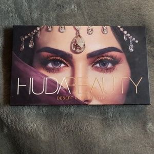Huda beauty desert dusk pallet